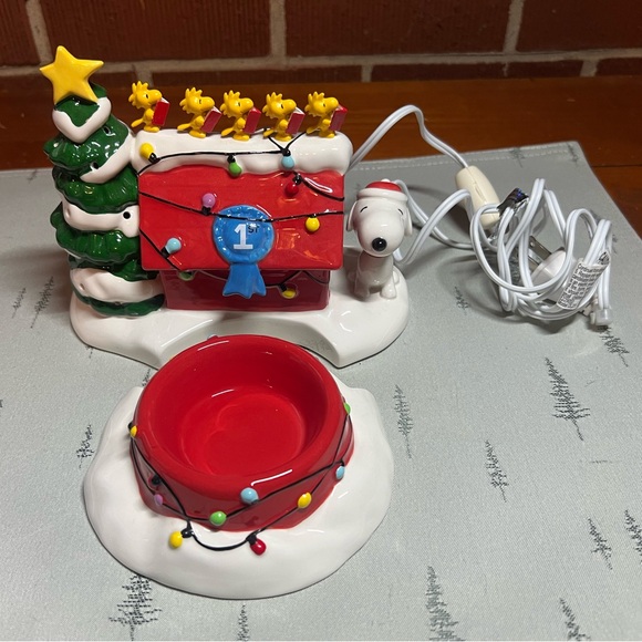 Department 56 Peanuts Christmas Snoopy & Woodstock Light up Candy Dish - Picture 5 of 6